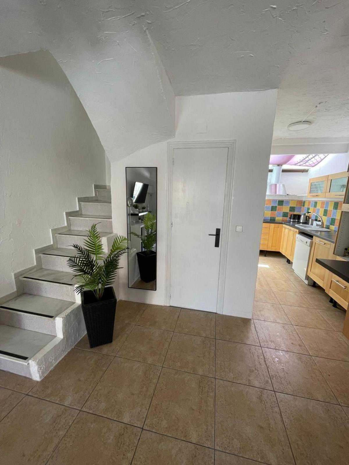 Richmond Apartment *