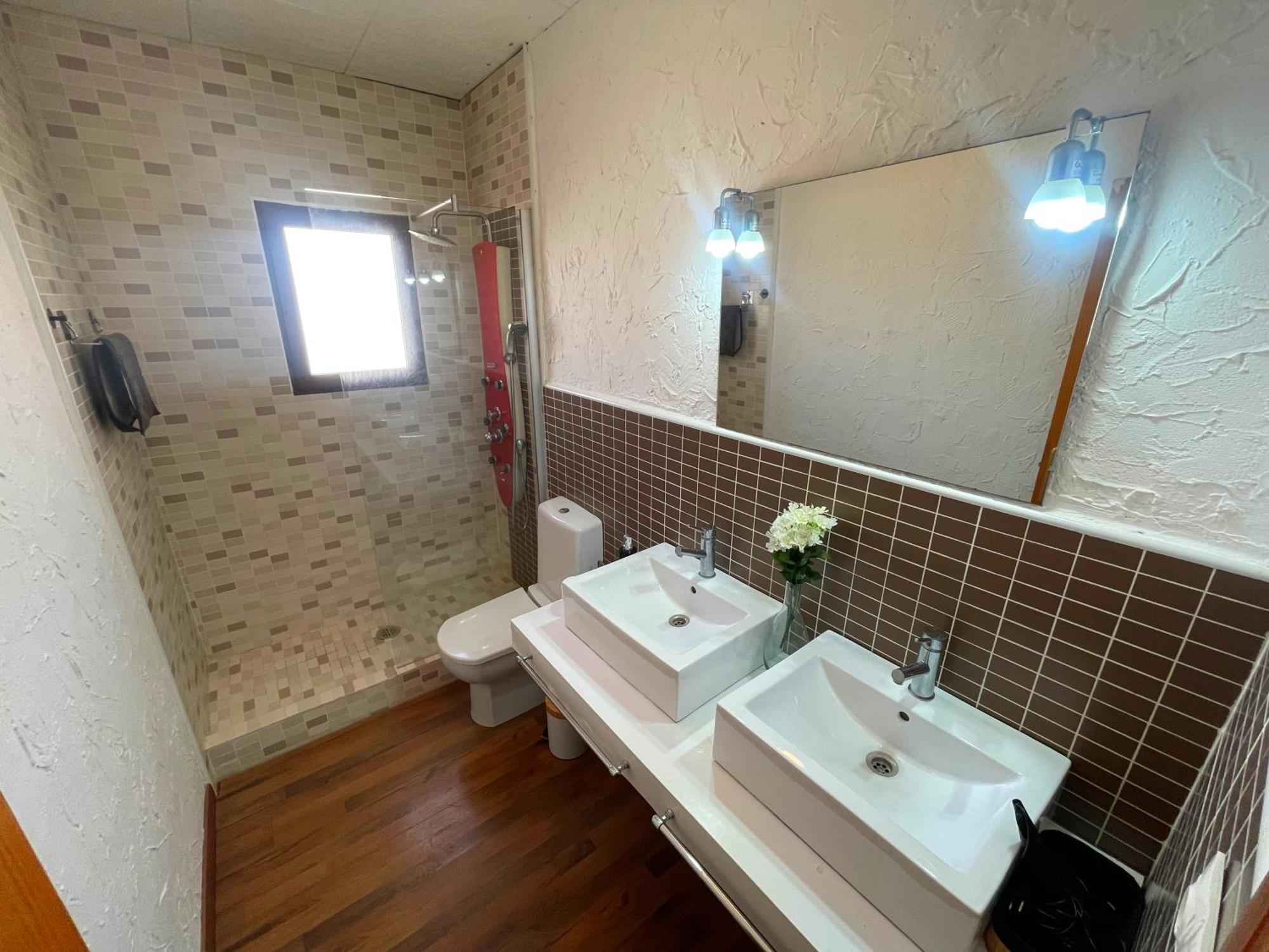 Richmond Apartment *